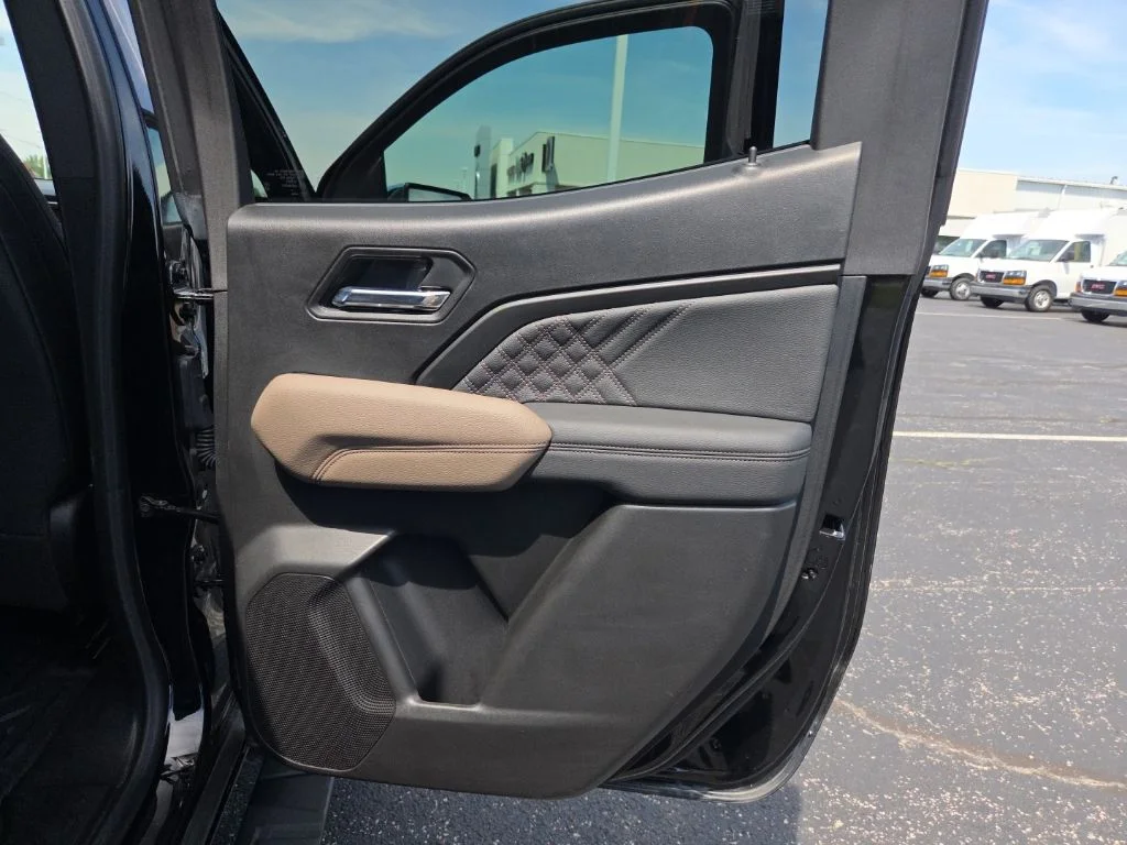 Used 2025 Black GMC Denali image 25