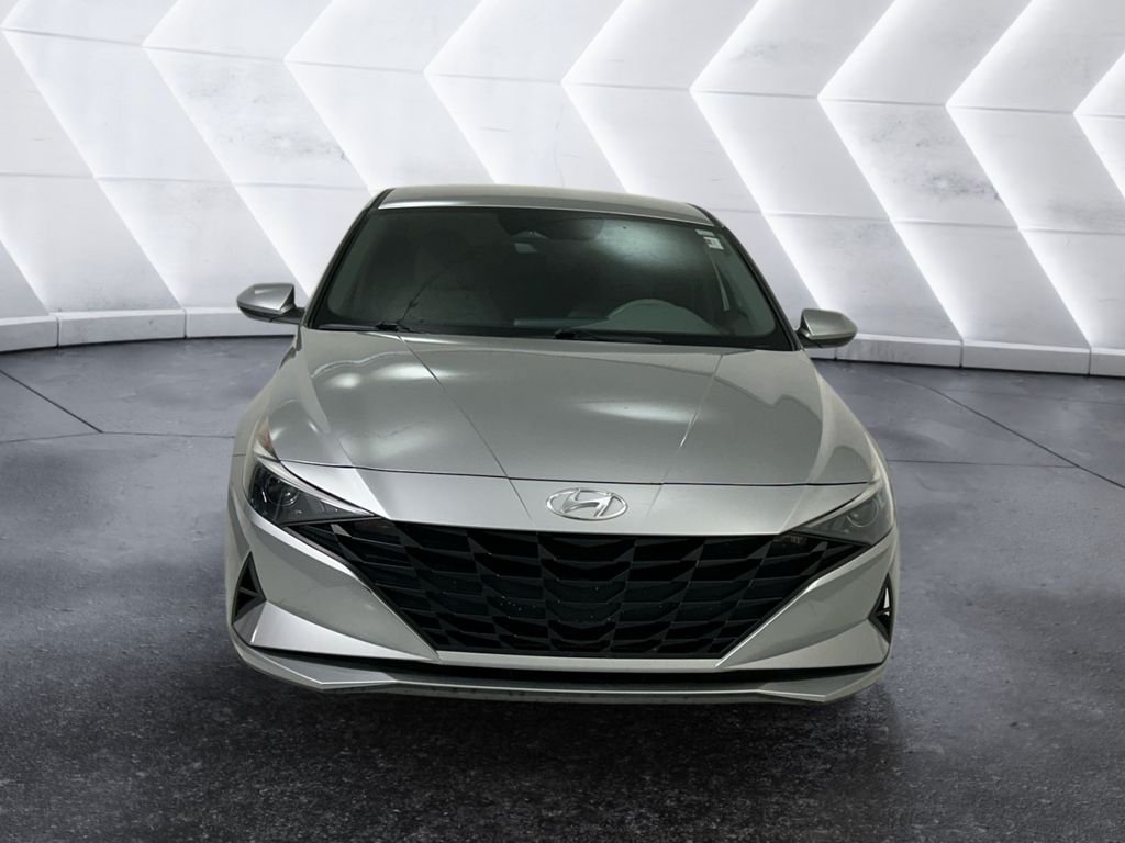 Used 2023 Silver Hyundai SE image 2