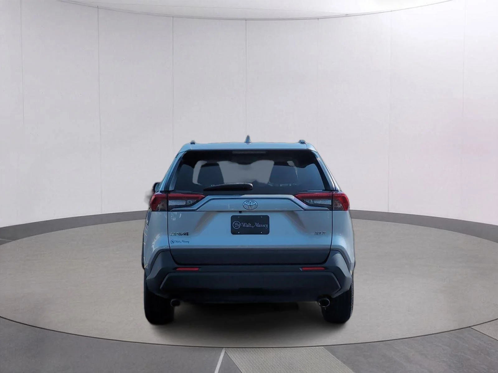Used 2020 Silver Sky Metallic Toyota XLE image 4