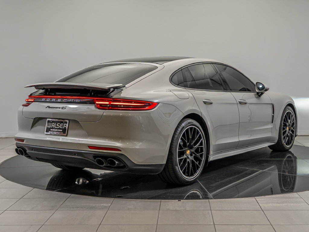 Used 2018 Chalk Porsche 4S image 8