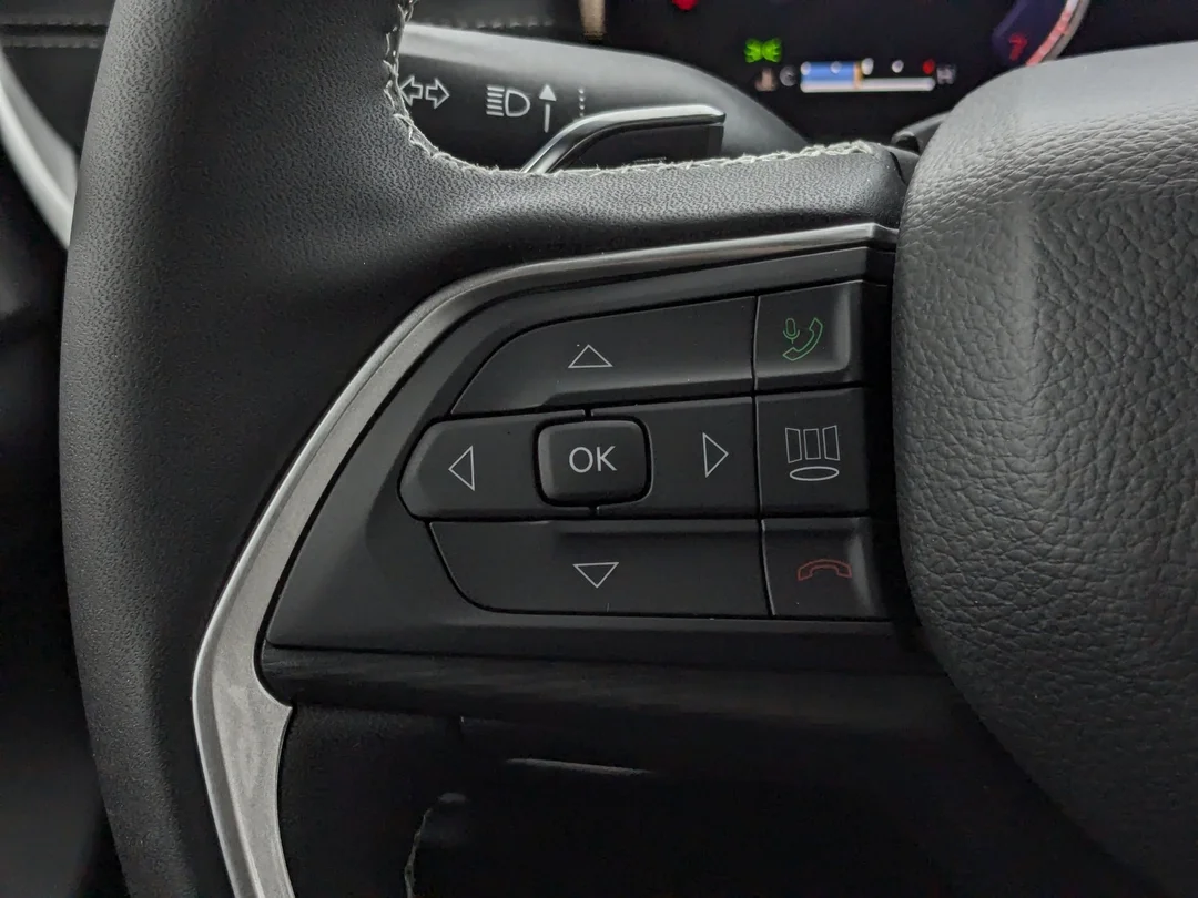 New 2025 White Jeep Laredo - - 4x4 - Heated Seats & Steering - Adaptive Cruise - LED Lighting & More! image 17