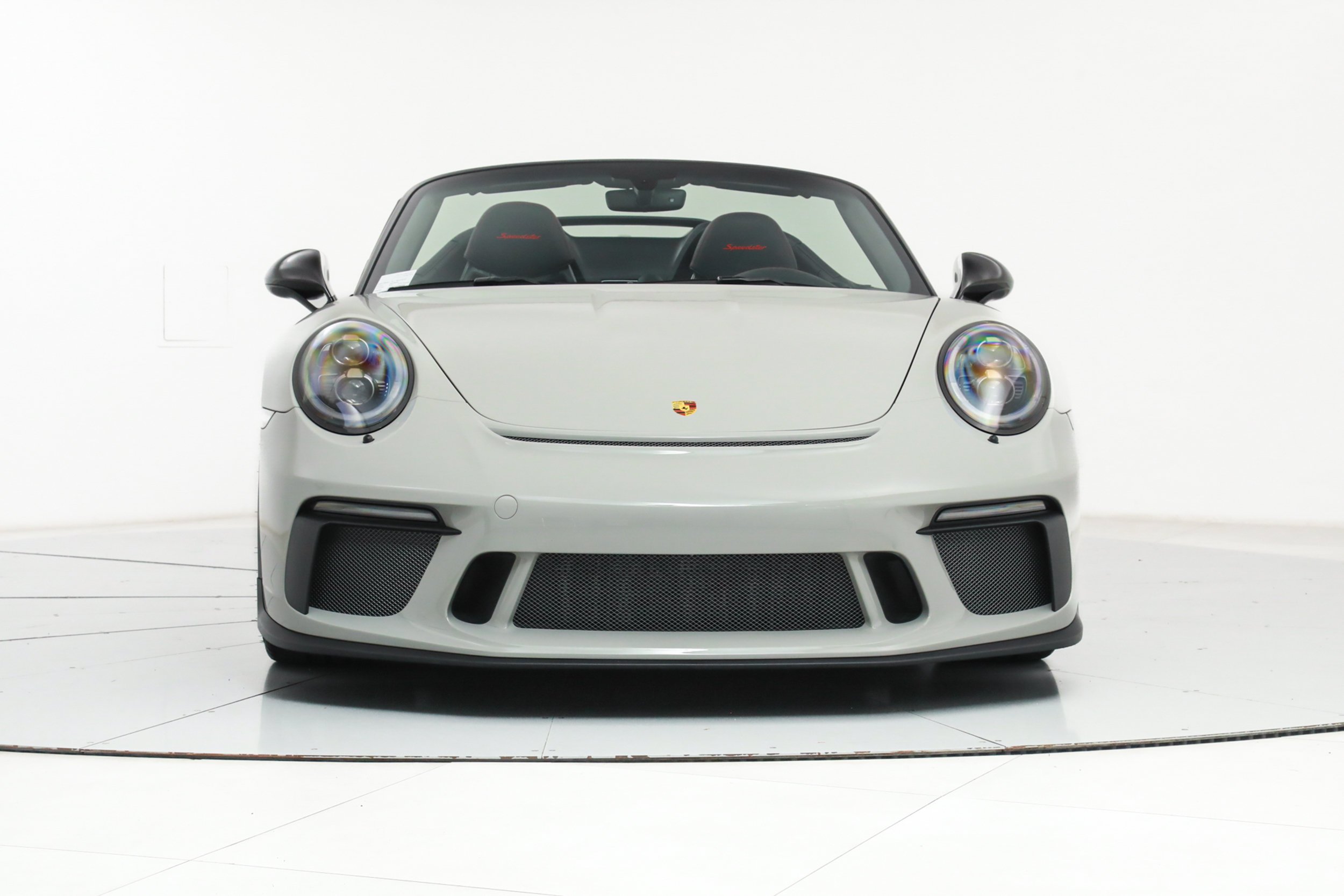 Used 2019 Chalk Porsche Speedster image 10