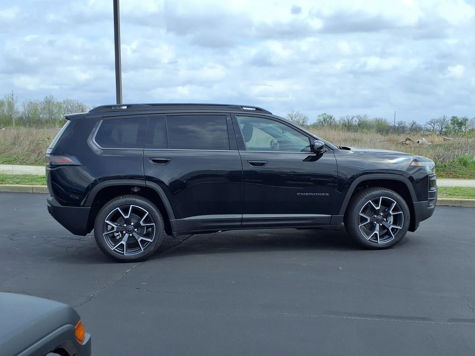 New 2026 Diamond Black Crystal Pearl-Coat Exterior Paint Jeep Overland image 22