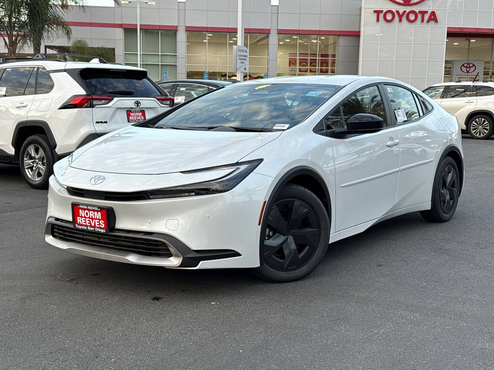 New 2026 Wind Chill Pearl <sup>1</sup> Toyota  SE image 2
