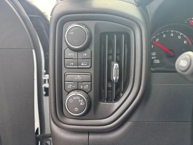 2024 Chevrolet Silverado 1500 Custom - Photo 18