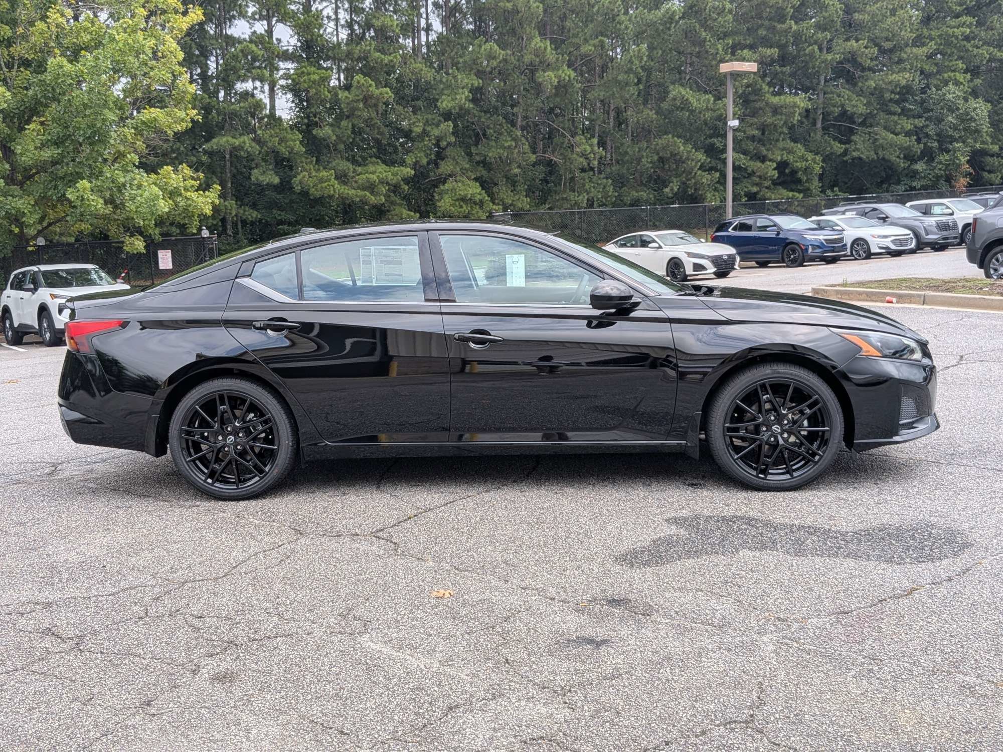 New 2026 Black Nissan 2.5 SR image 2