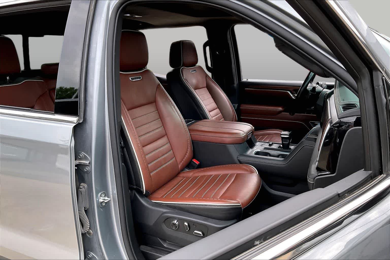 Used 2023 Sterling Metallic GMC Denali Ultimate image 9
