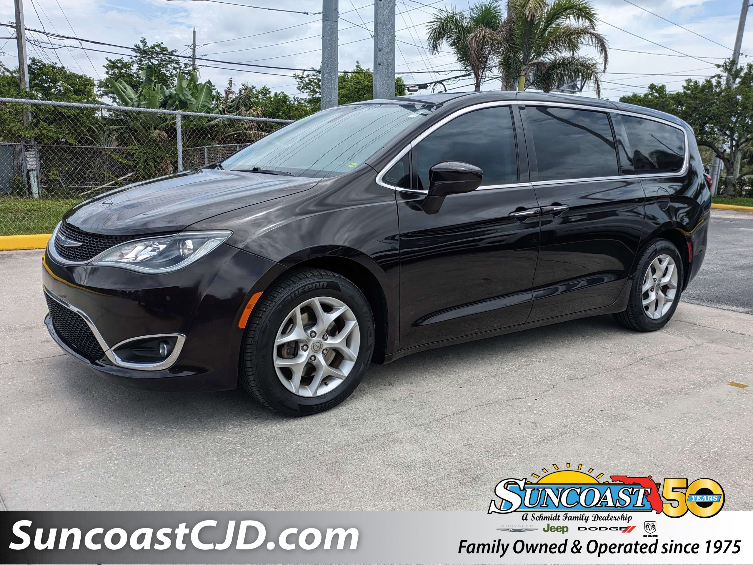 2019 Chrysler Pacifica Touring Plus's photo