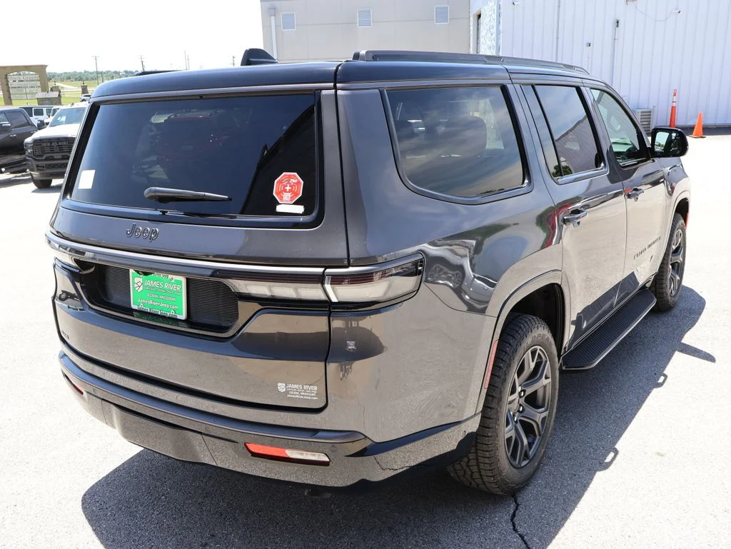 New 2026 Baltic-Gray Metallic Clear-Coat Exterior Paint Jeep Upland image 5