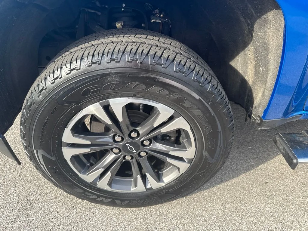 Used 2021 Blue Chevrolet Z71 image 45