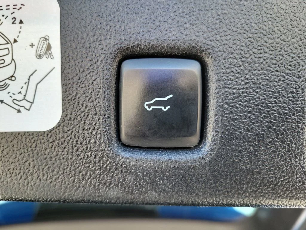 Used 2020  Ford Titanium Hybrid image 10
