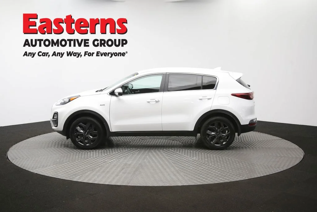 Used 2022 White Kia LX image 58