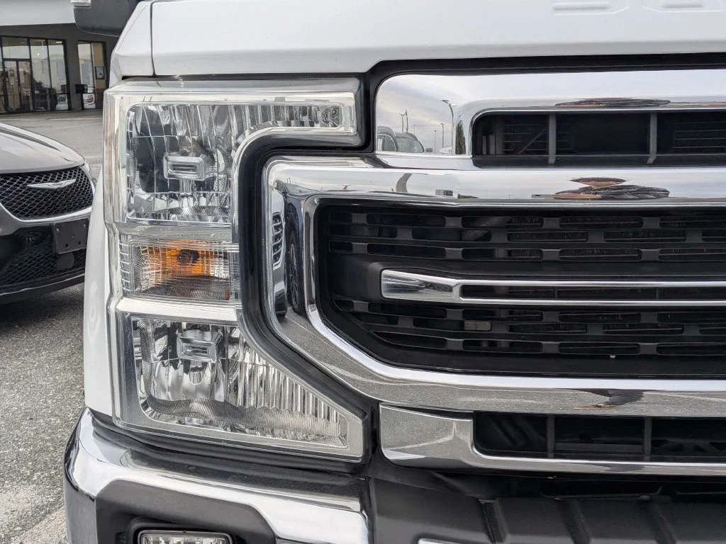 Used 2022 Oxford White Ford Lariat image 9