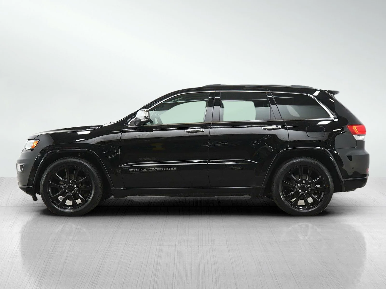 Used 2018 Jeep Grand Cherokee Overland with VIN 1C4RJFCGXJC222917 for sale in Burnsville, Minnesota