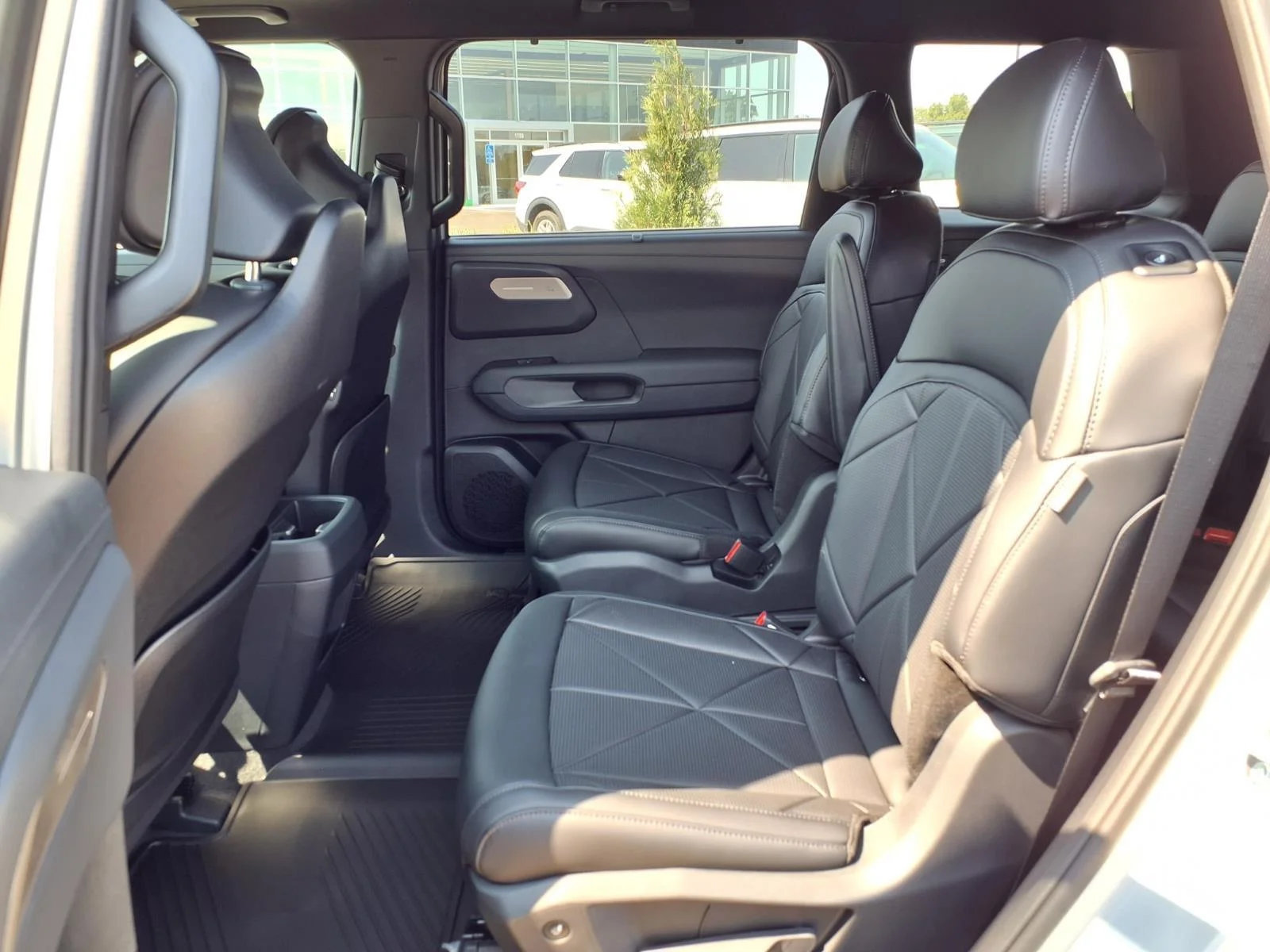 New 2027 Ivory Silver KIA EX AWD image 14