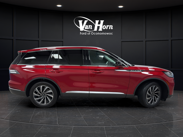 Used 2025 Red Carpet Metallic Tinted Clearcoat Lincoln Premiere image 2