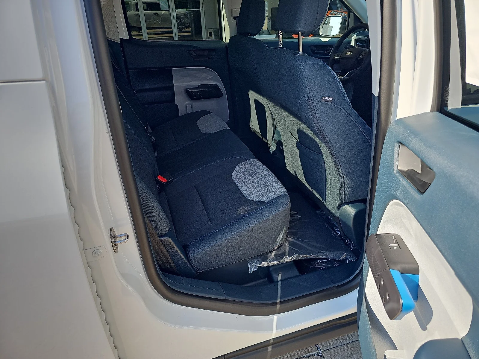 New 2026 Oxford White Ford XLT image 7