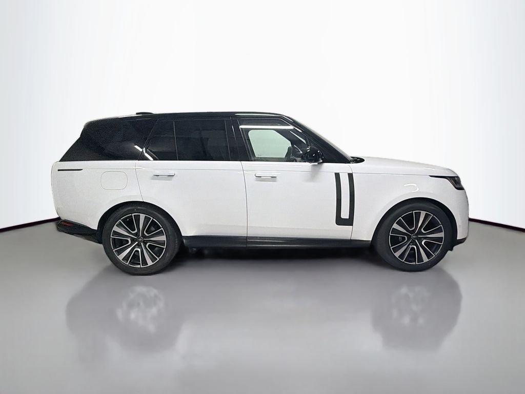 Used 2024 White Land Rover SE image 8