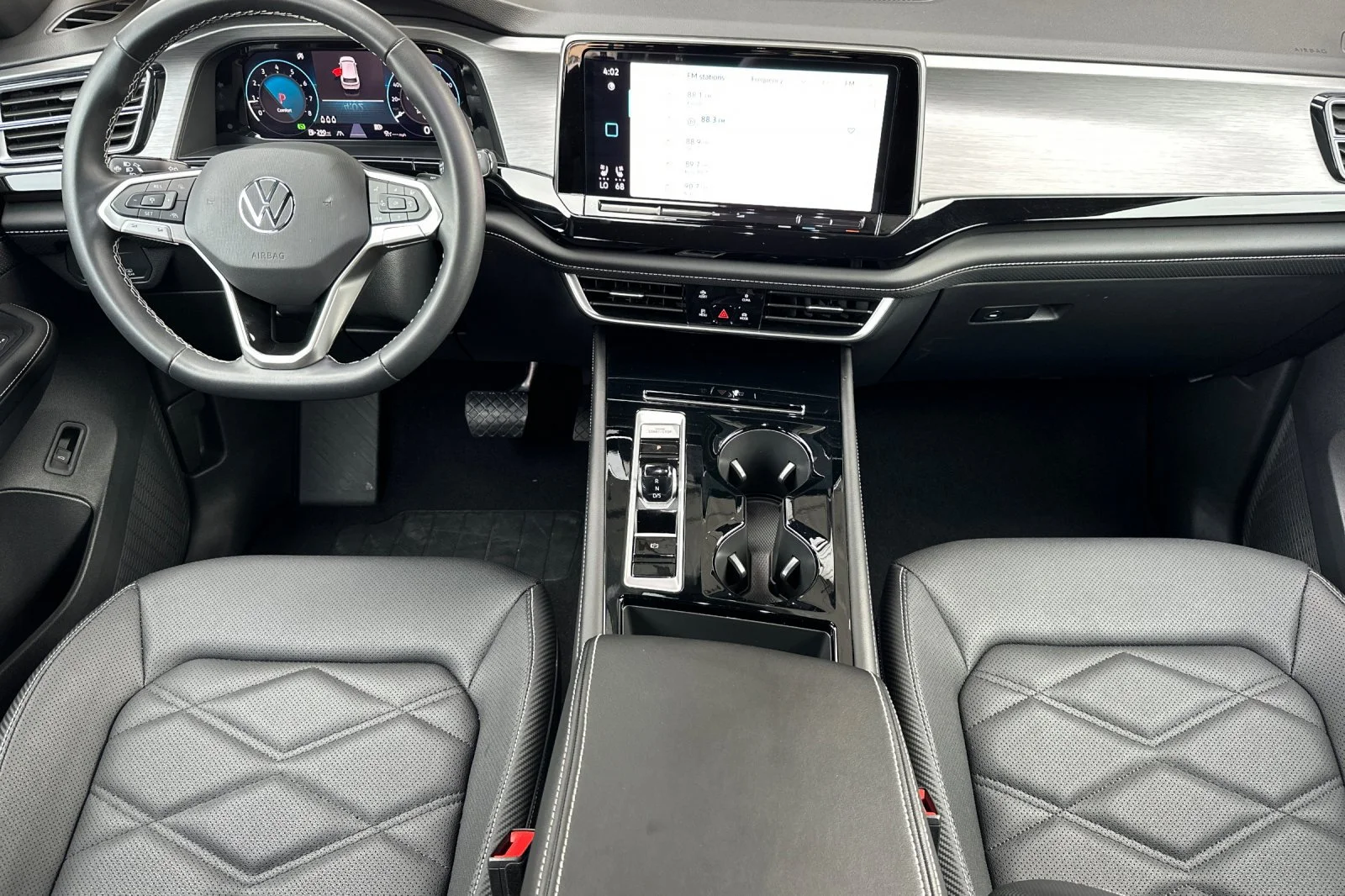 Used 2026  Volkswagen SE w/Technology image 14