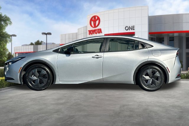 Certified Used 2025  Toyota LE image 9