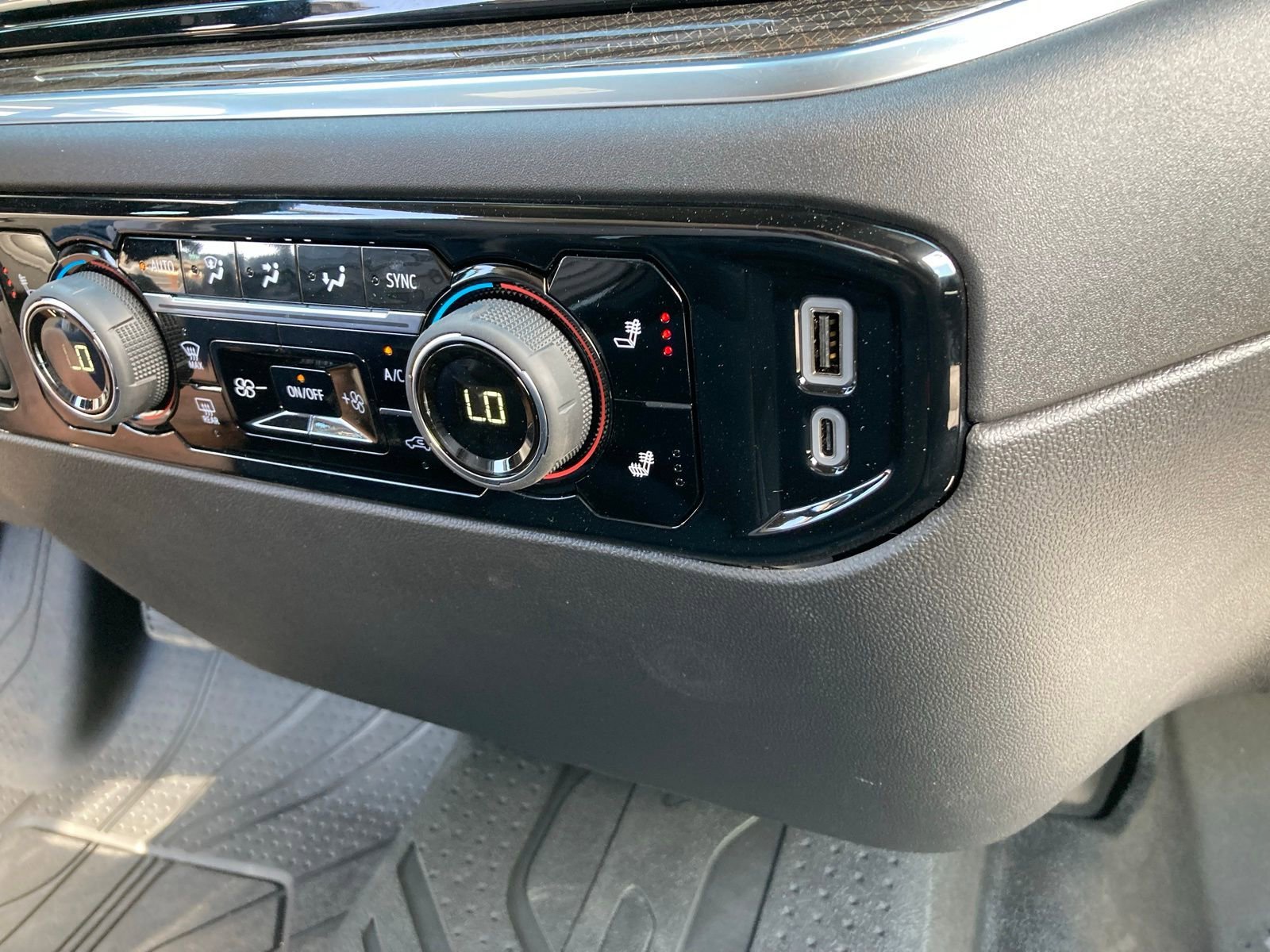 2025 Chevrolet Silverado 1500 LT - Photo 29