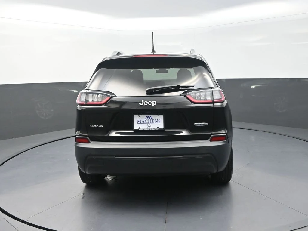 Used 2019 Black Jeep Latitude image 9