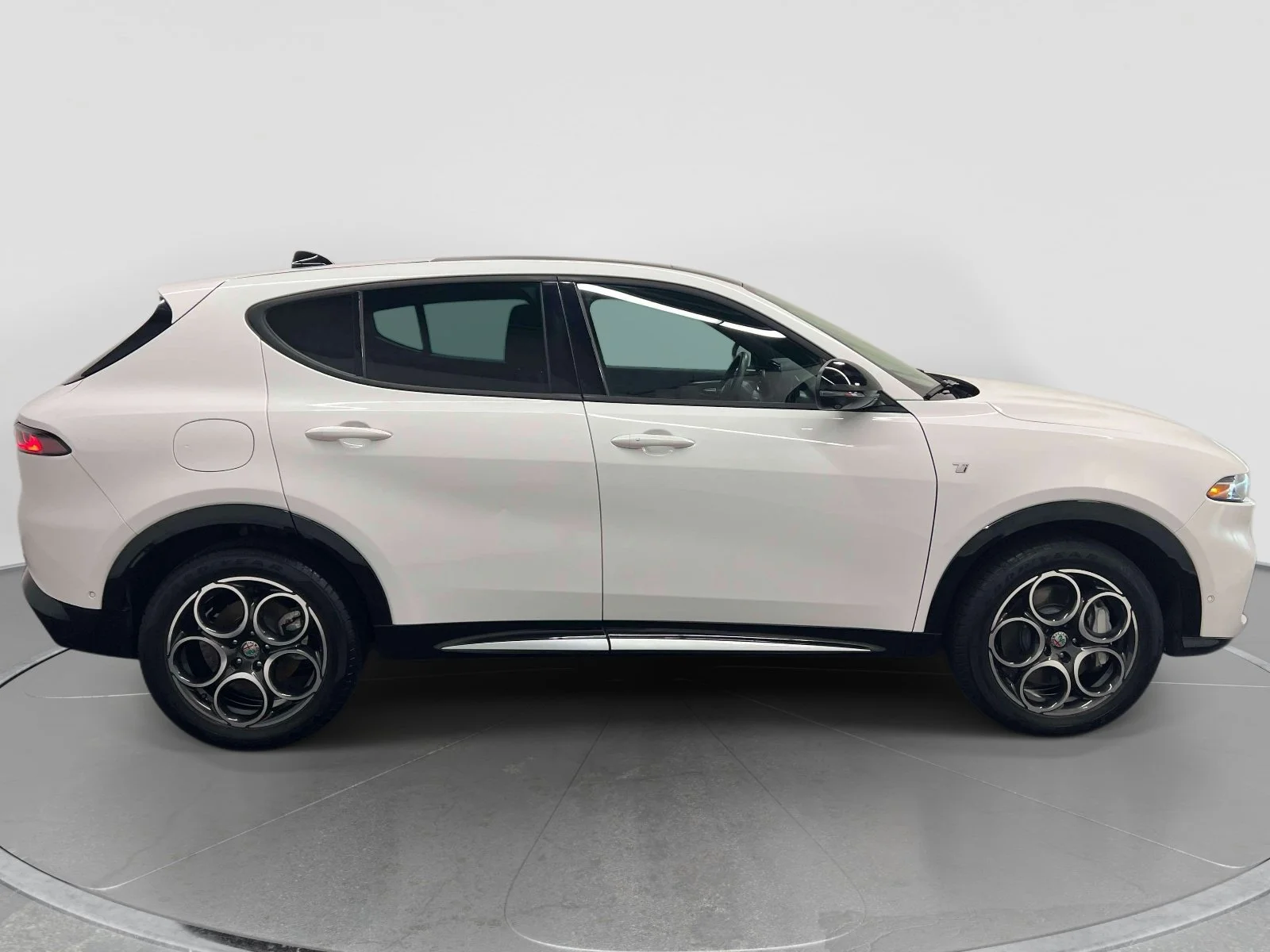 Used 2024 Milano White Alfa Romeo Ti image 5