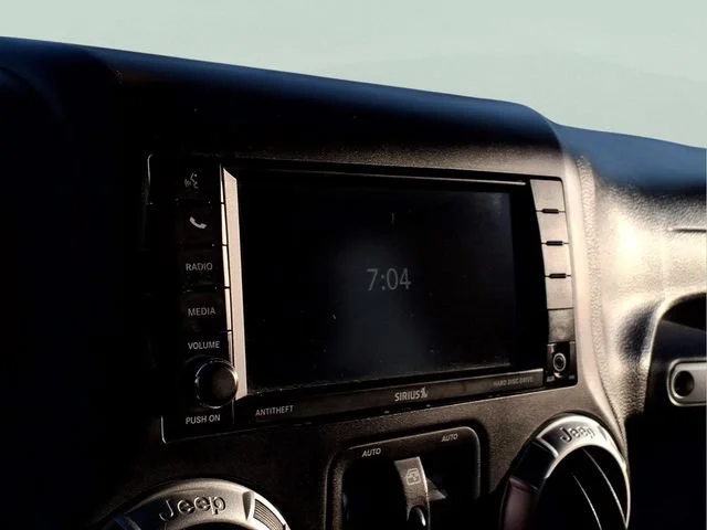 Used 2014  Jeep Sahara image 10