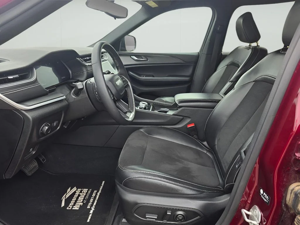Used 2024 Velvet Red Pearlcoat Jeep Altitude image 9
