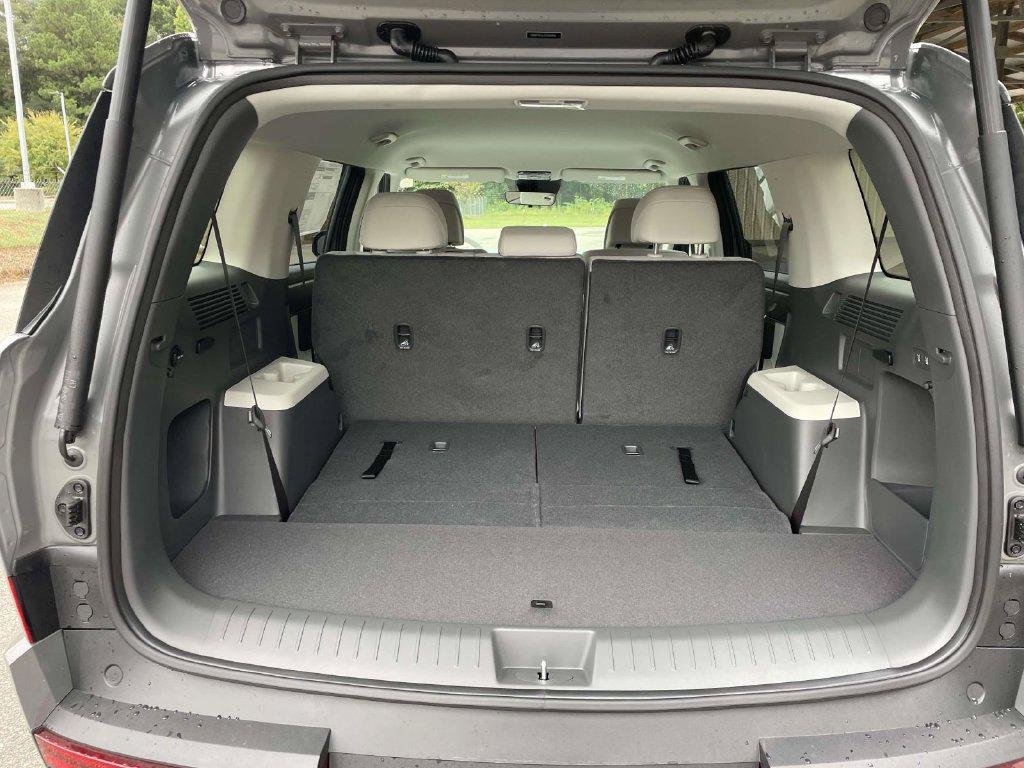 New 2027 Gray Hyundai SE FWD image 8