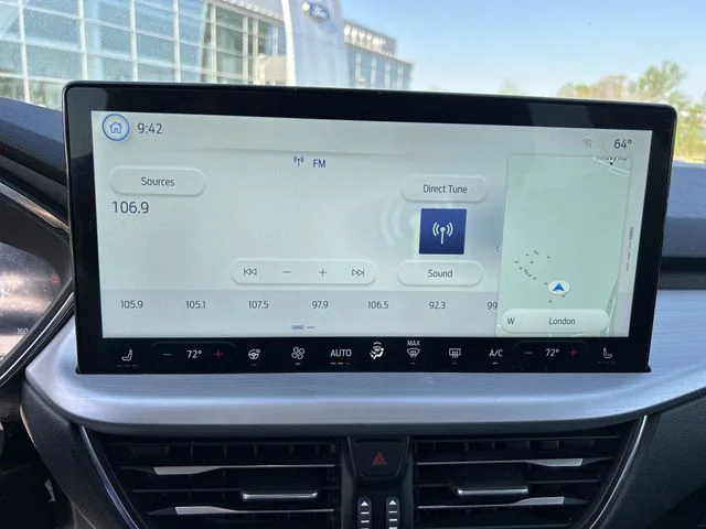Used 2025  Ford Platinum image 22