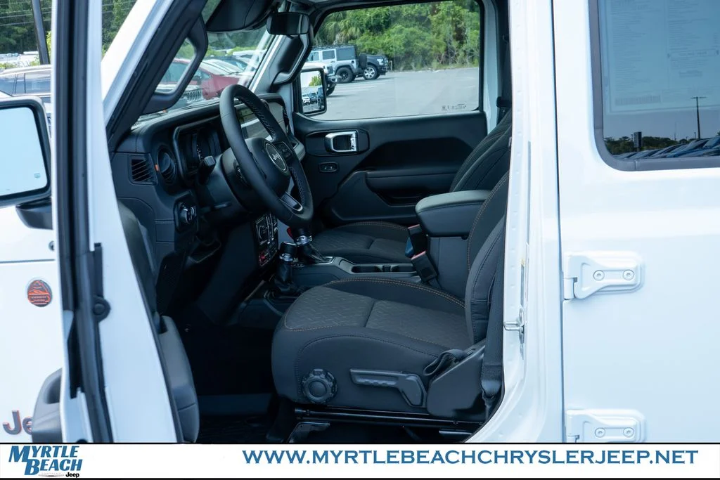 New 2026 Bright White Clear-Coat Exterior Paint Jeep Mojave image 17