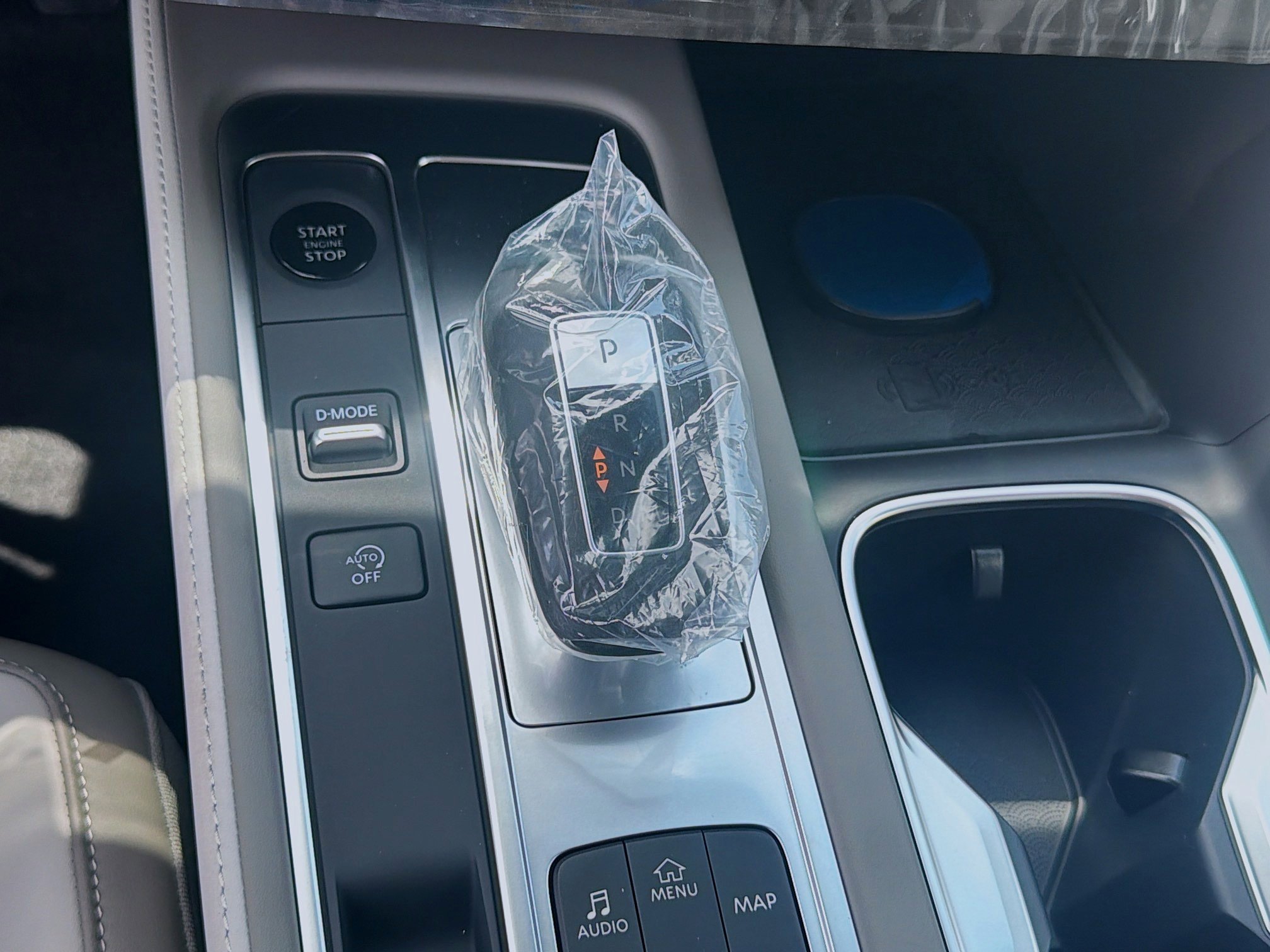 New 2027 MINERAL BLACK INFINITI Luxe FWD image 16