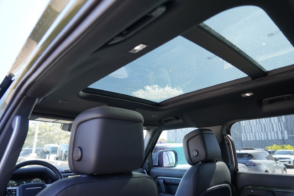 New 2026 Woolstone Green Land Rover X-Dynamic SE image 22