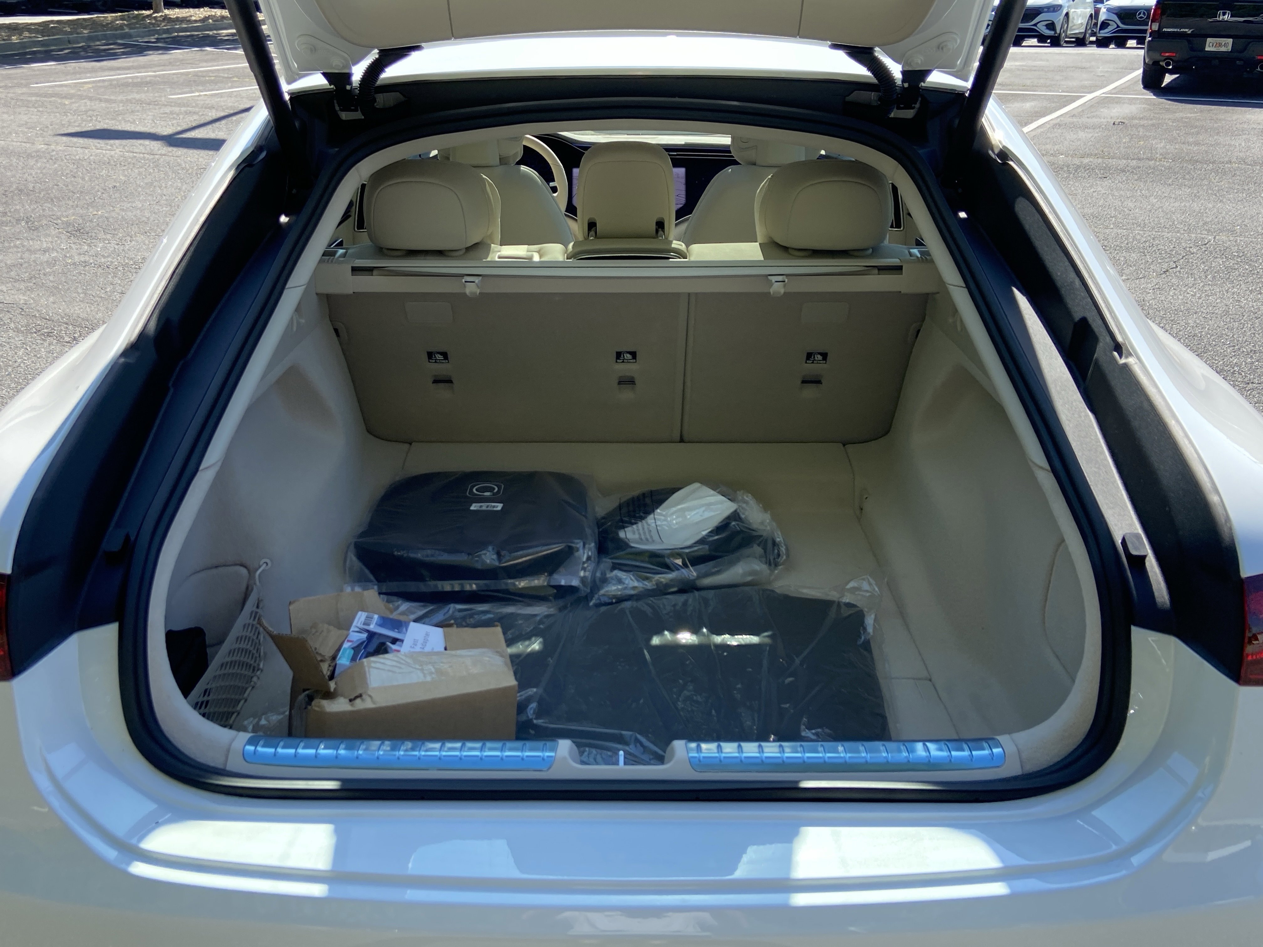 New 2026 MANUFAKTUR Moonlight White Metallic Mercedes-Benz EQS 450 4MATIC® Sedan image 9