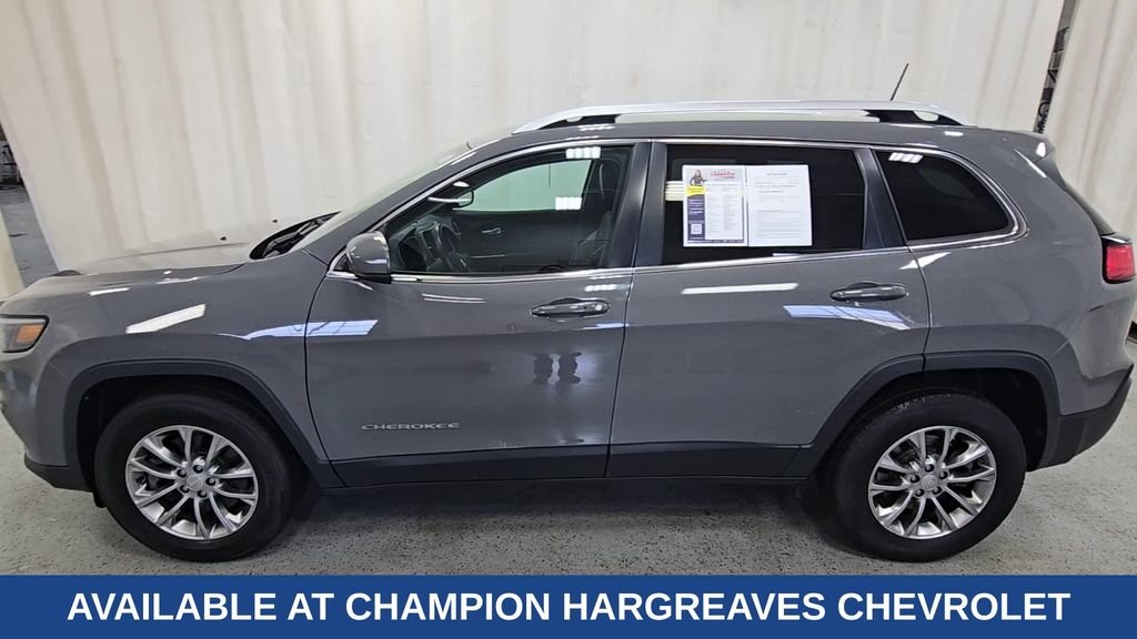 Used 2021 Gray Clearcoat Jeep Latitude Lux image 6