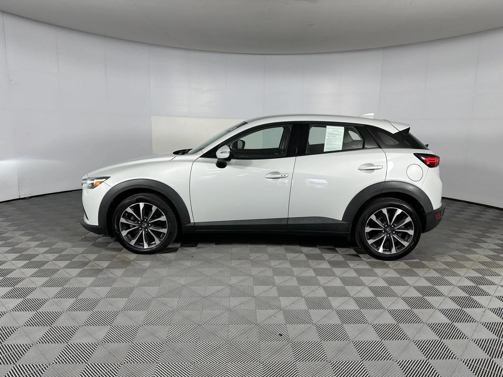 Used 2019 Ceramic Metallic Mazda Touring image 7