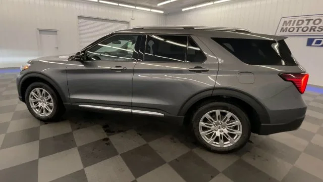 New 2027 Carbonized Gray Metallic Ford Platinum™ image 5