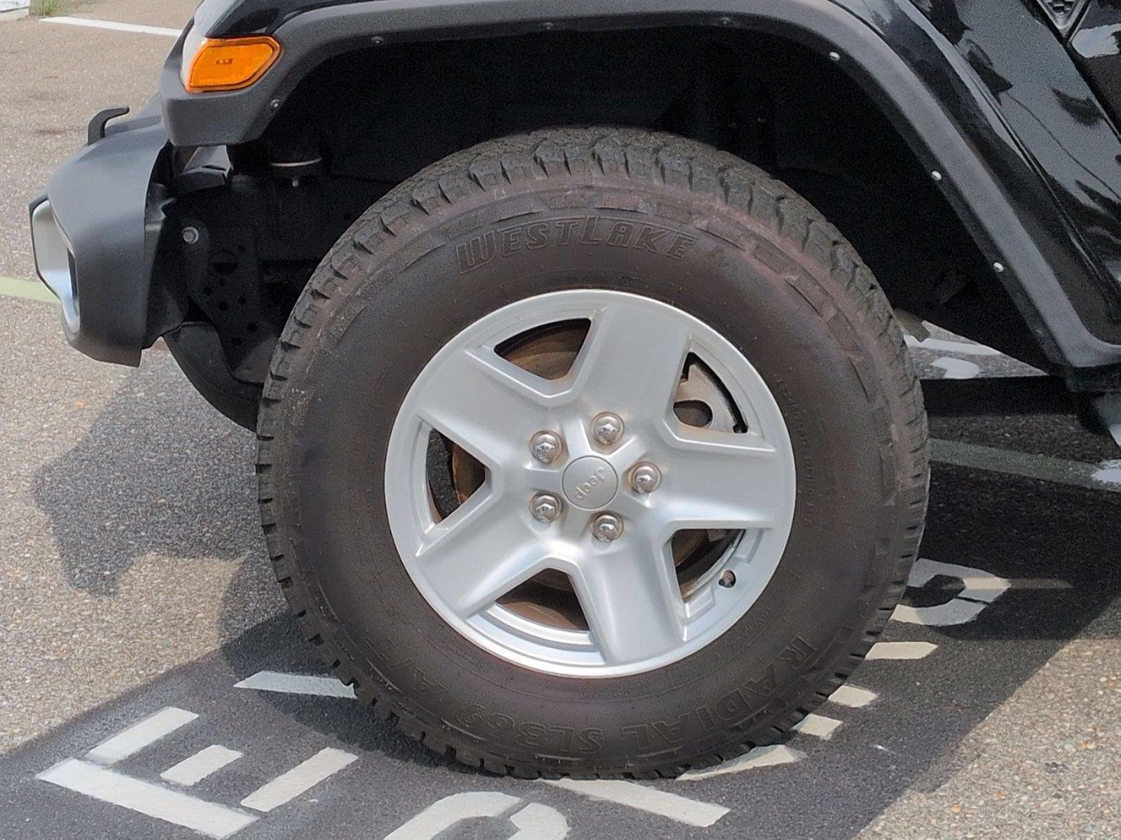 Used 2023 Black Clearcoat Jeep Sport S image 10