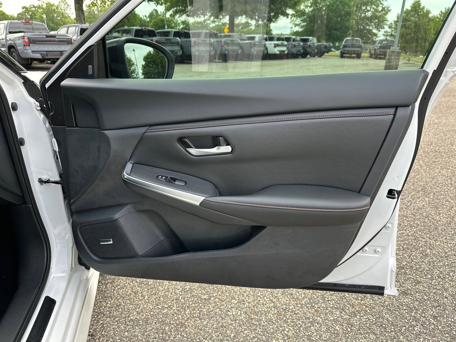 Certified Used 2025 White Nissan SR image 12