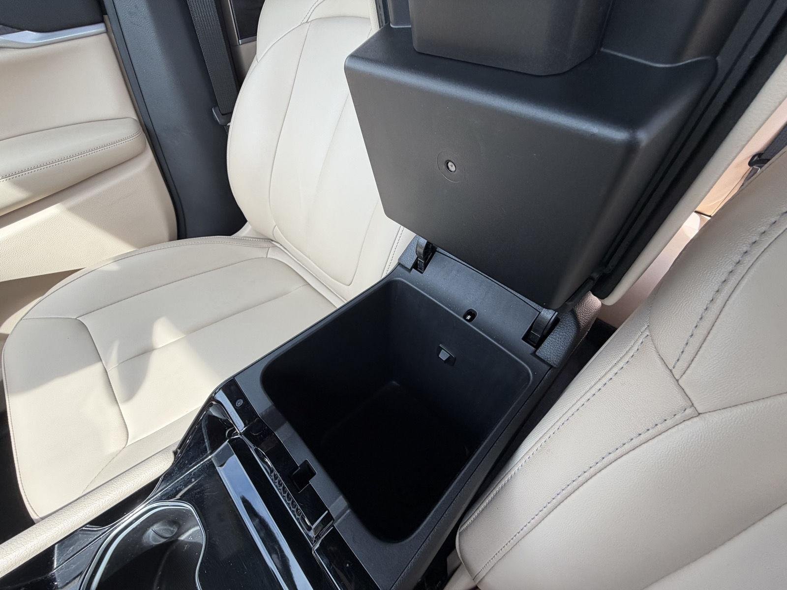 Used 2023 Diamond Black Crystal Pearlcoat Jeep Limited image 15