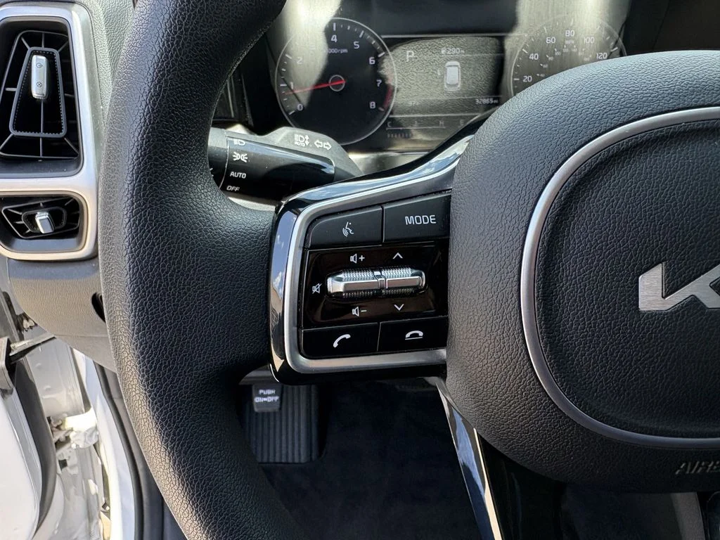 Used 2023 Glacial White Pearl Kia LX image 16