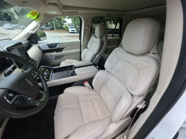 Used 2020 White Lincoln Reserve image 11