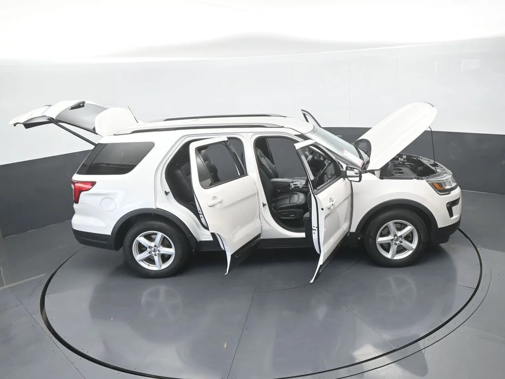 Used 2018 White Platinum Clearcoat Metallic Ford XLT image 71