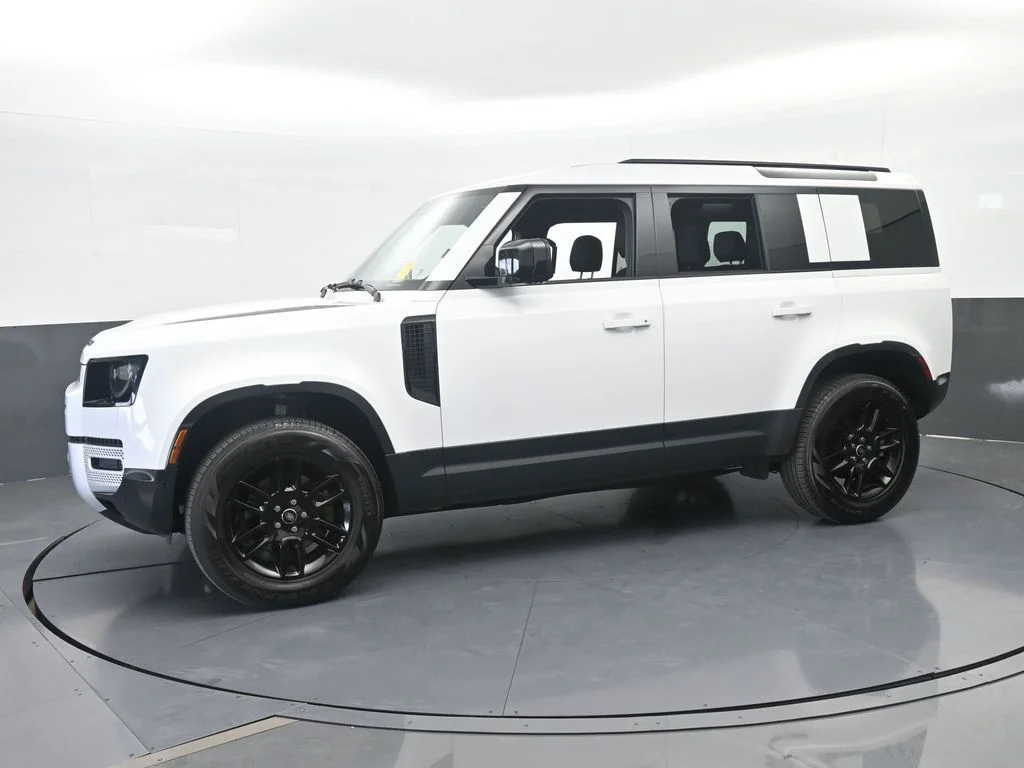 Used 2025 White Land Rover S image 2