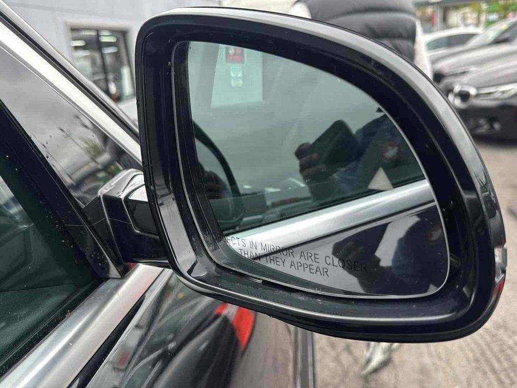 Used 2019 Black Sapphire Metallic BMW xDrive40i image 11