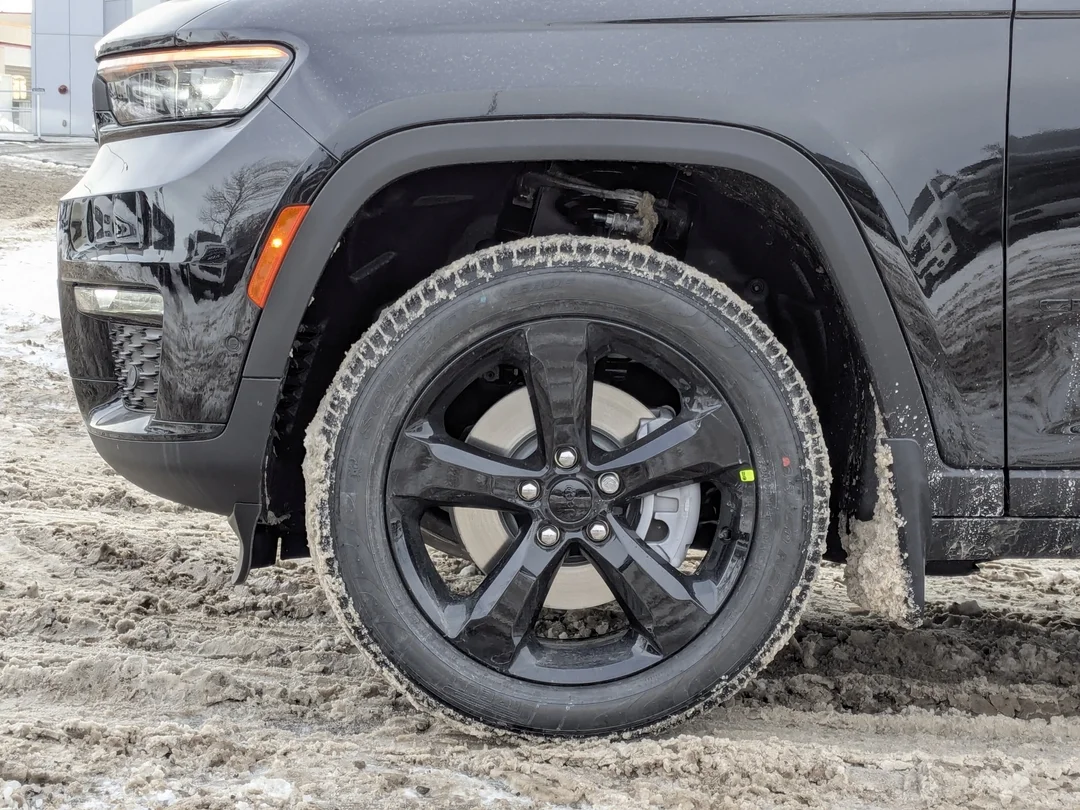 New 2025 Black Jeep Limited - - 4x4 - Luxury Tech II - Black App Pkge - Panoramic Sunroof & More! image 9