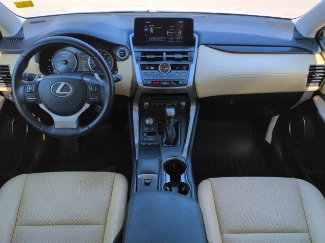 Used 2018 White Lexus 300h image 16