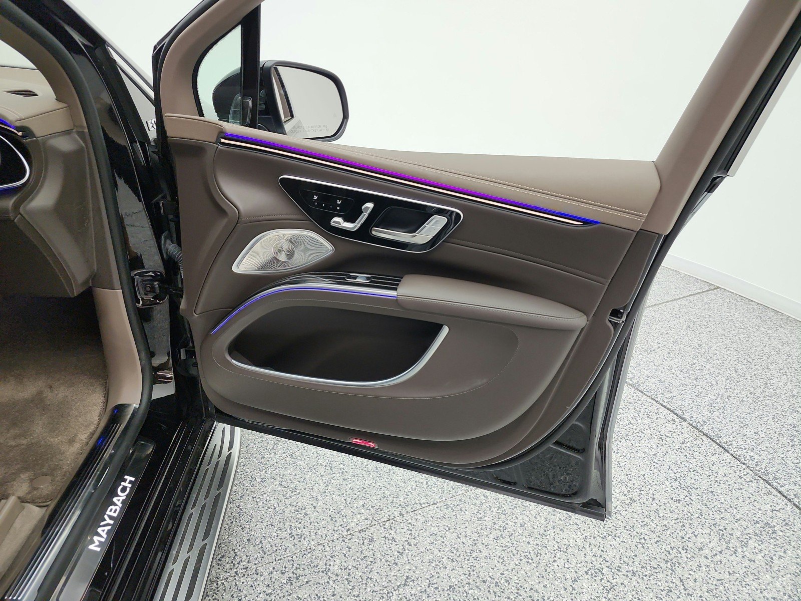 Certified Used 2024 Obsidian Black/Cirrus Silver Mercedes-Benz Maybach EQS 680 4MATIC® SUV image 20