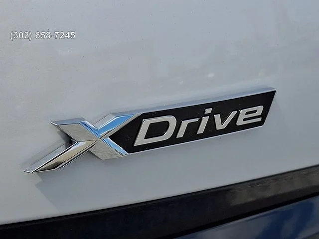 New 2026 Mineral White Metallic BMW 750e xDrive image 23